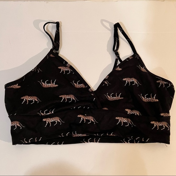 Victoria's Secret Other - Victorias Secret Sport + cheetah graphic design  sports bra